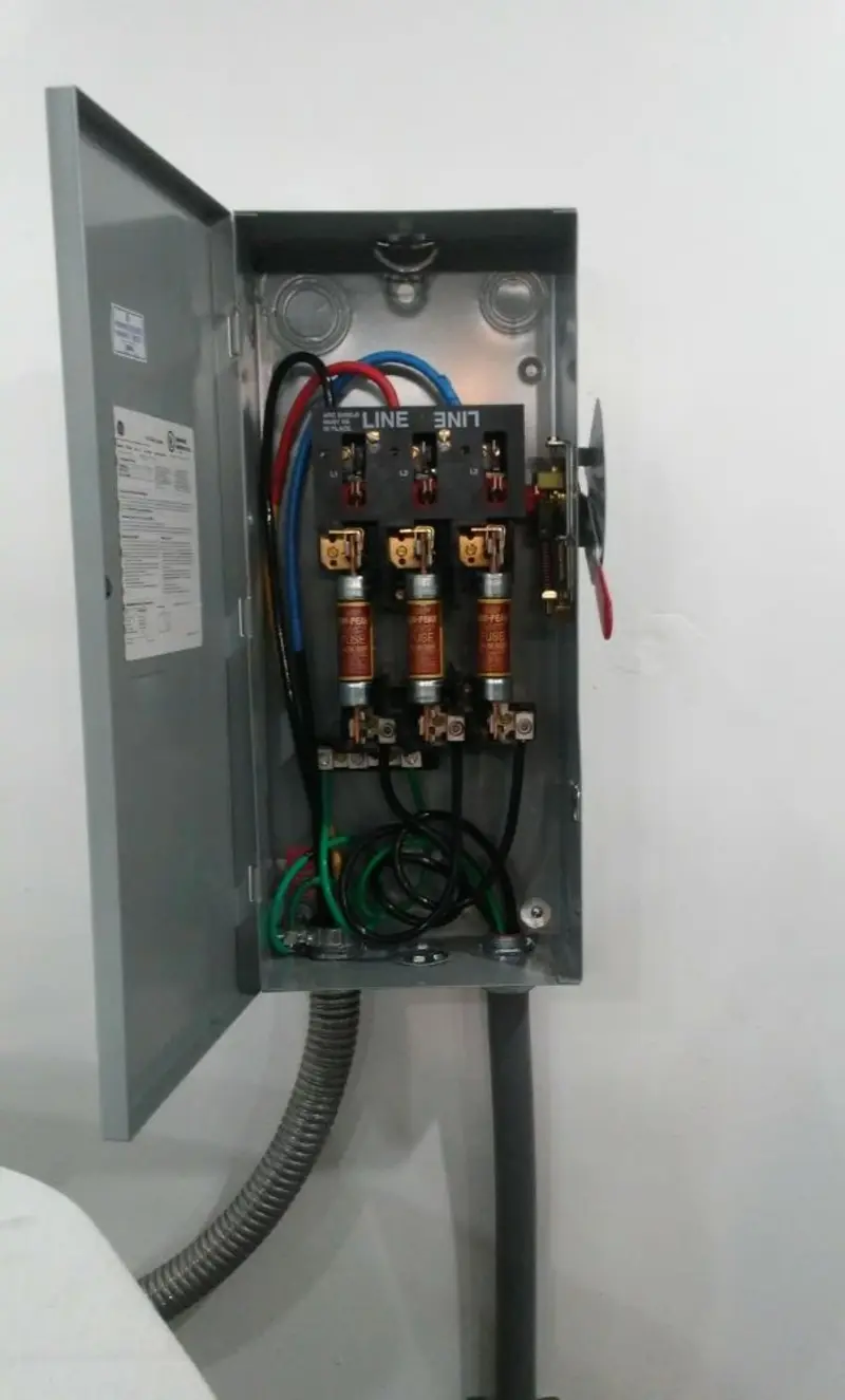 Three-phase disconnect switch installed for Smoke Detector Installation in Austell